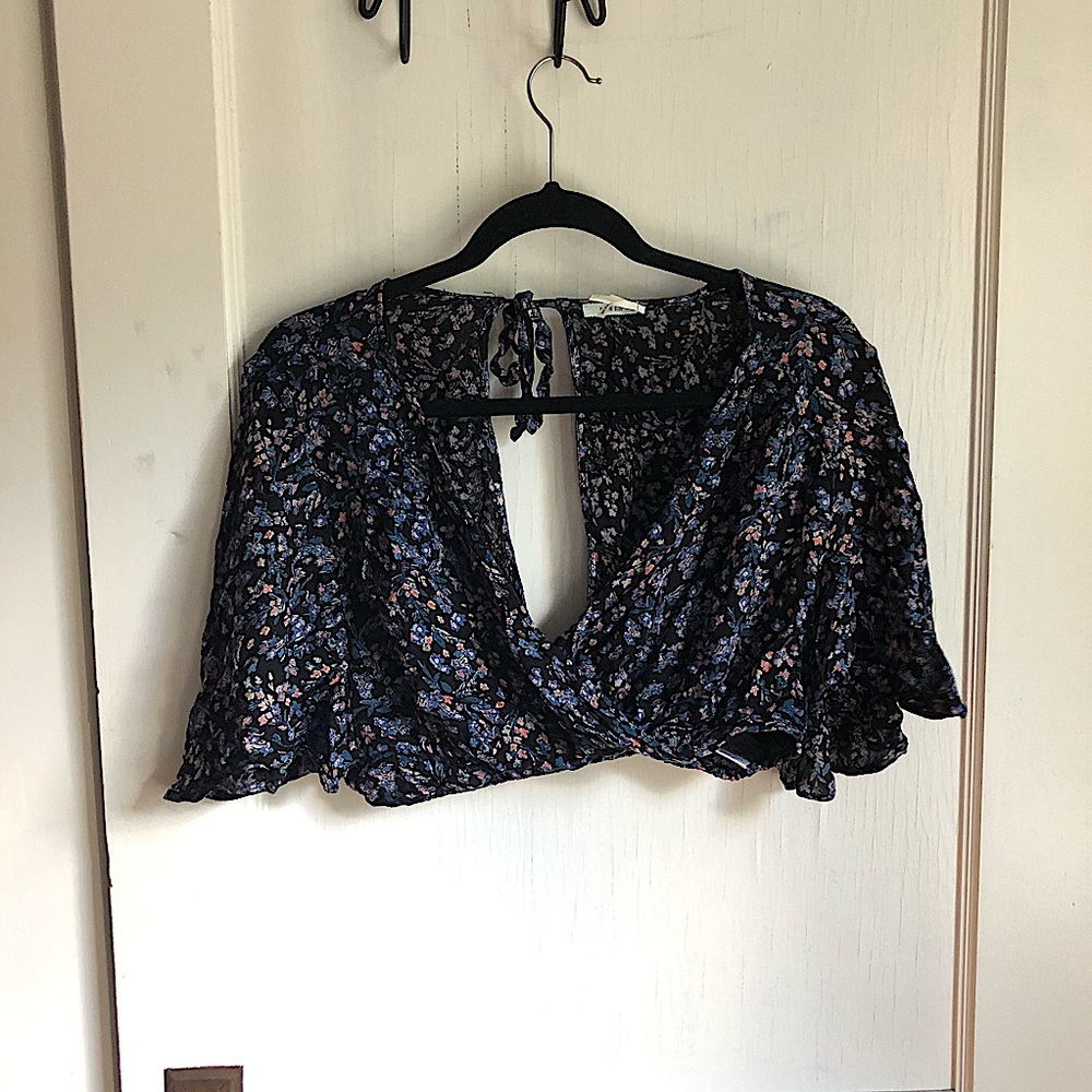 UO Floral open Crop Top